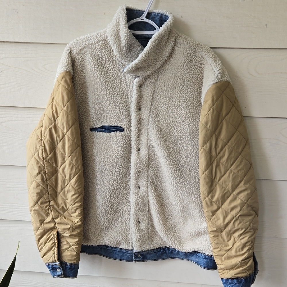 Levi's Light Blue Denim Jacket with Cream Sherpa Collar - Picture 6 of 11